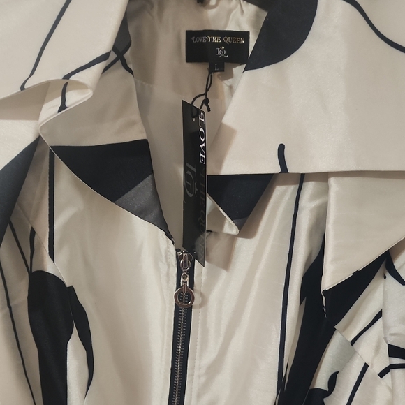 Love Me Queen Black and White Trench Coat - Picture 6 of 13